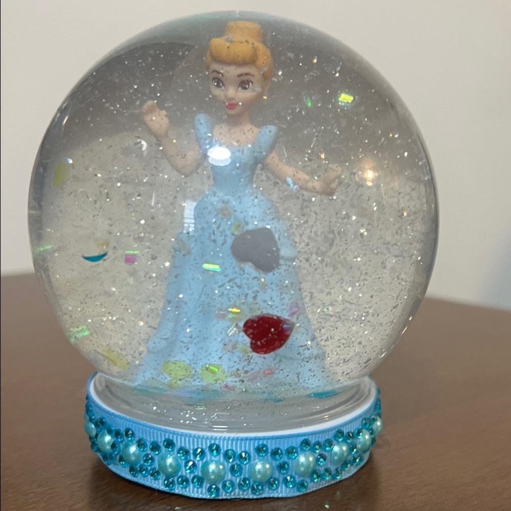 CINDERELLA Snow Globe